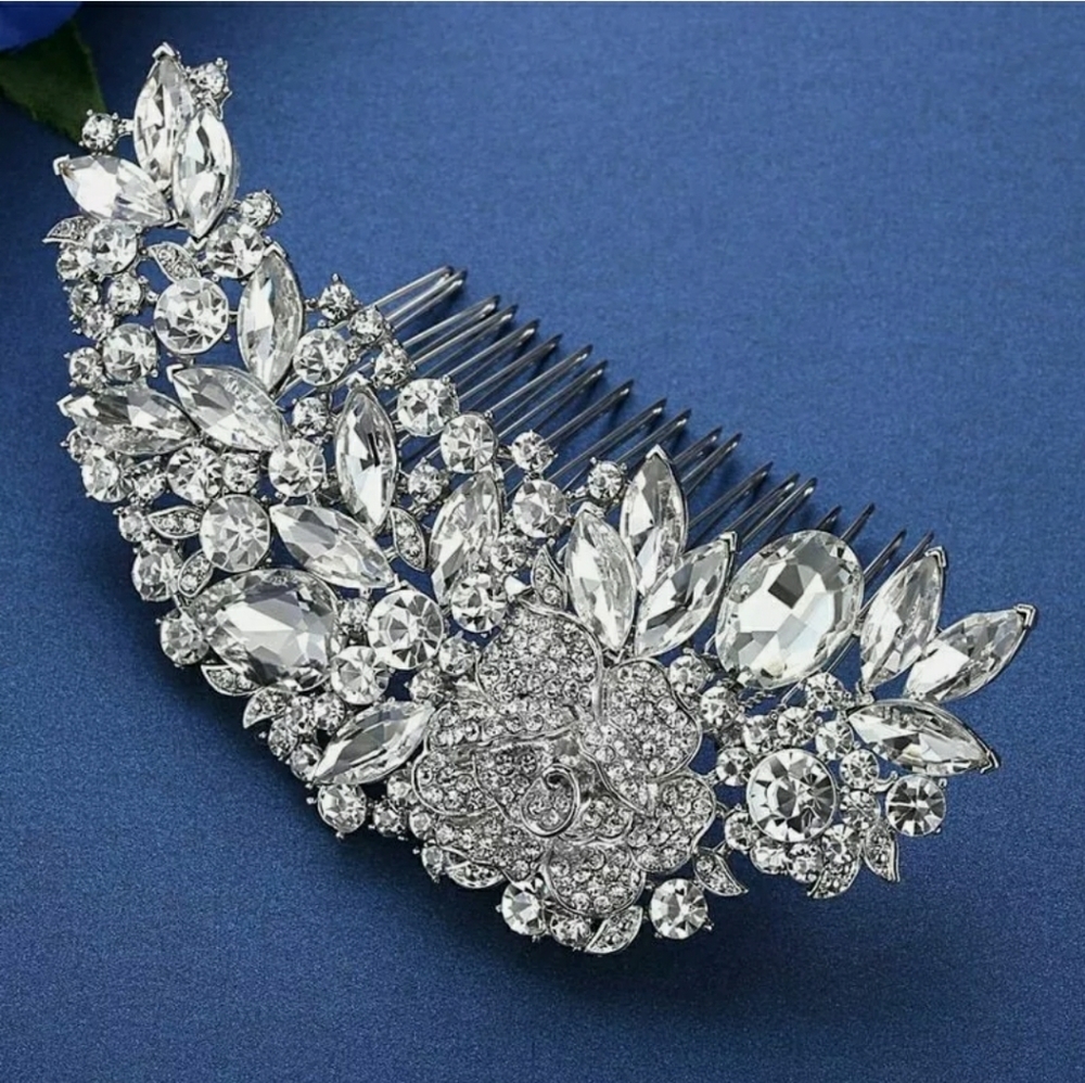Brand new Beautiful Flower hair comb